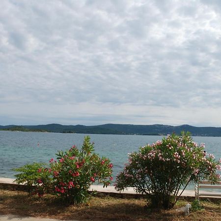 5 Meters From The Sea With Private Beach - 70M2 Colibri Sunset Apartments 스베티 페타르 외부 사진